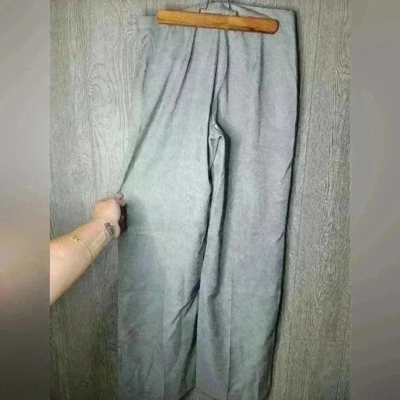 The Limited gray pants size 8. 78%poly 22% rayon. - Picture 4 of 4